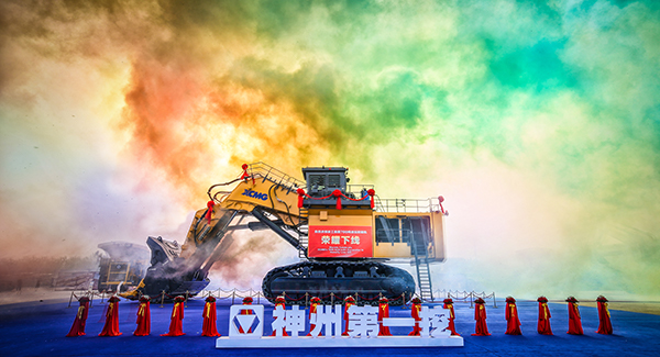 “神州第一挖”pp电子700吨级液压挖掘机下线，标志着中国成为世界上继德国、日本、美国后，第4个具备700吨级以上液压挖掘机研发制造能力的国家
