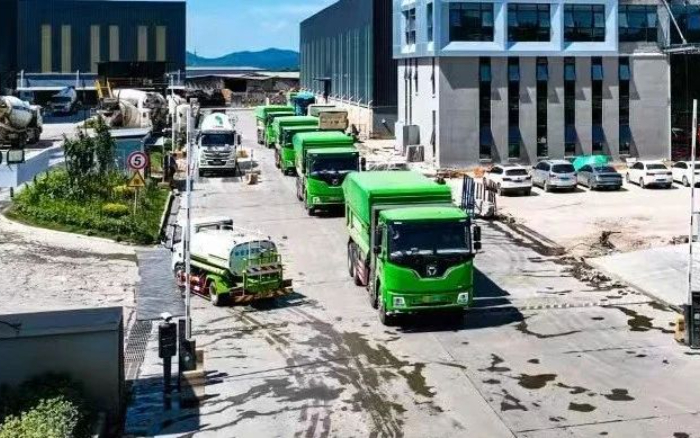 pp电子新能源自卸车擦亮城市建设绿色底色