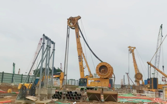 pp电子 XTC120 双轮铣，攻克机场隧道复杂地质！