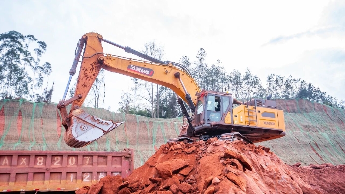 创新工艺破解施工难题 pp电子大挖助力乐山园区高效建设