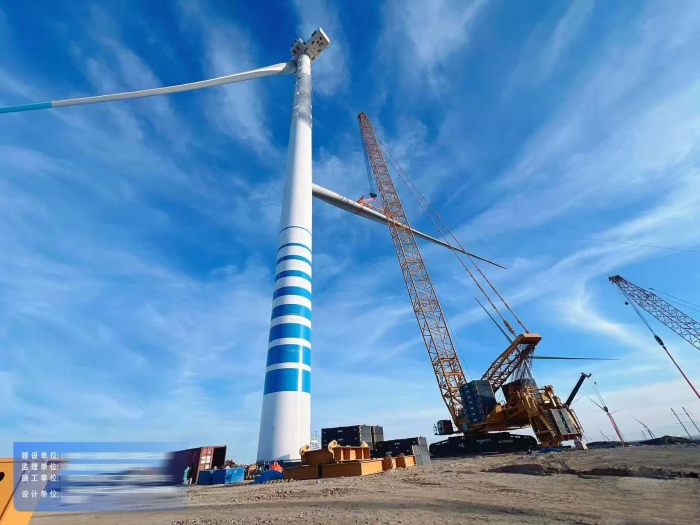 大国重器显担当——XLC18000M征战戈壁滩，125米高空精准托起10兆瓦风电巨擘！